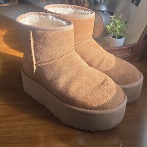 UGG Classic Mini Platform in Chestnut Size 6